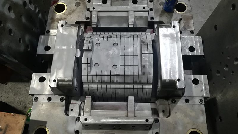 成都汽车塑胶模具定制：揭秘其核心工艺与选型要点**
