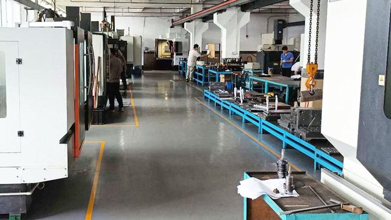 深圳双色模具安装：关键步骤与注意事项**