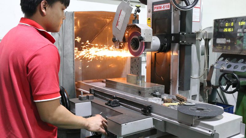 硅胶模具与塑料模具：如何辨别优劣**