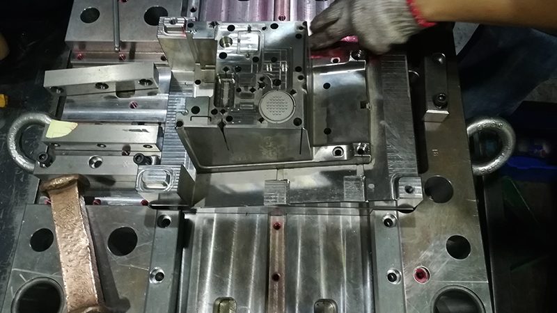五金模具制造厂安装工期揭秘：影响因素与预估